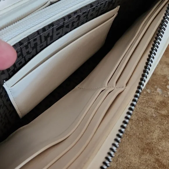 LONGCHAMP White Leather Wallet with Embossed Logo - Picture 11 of 16